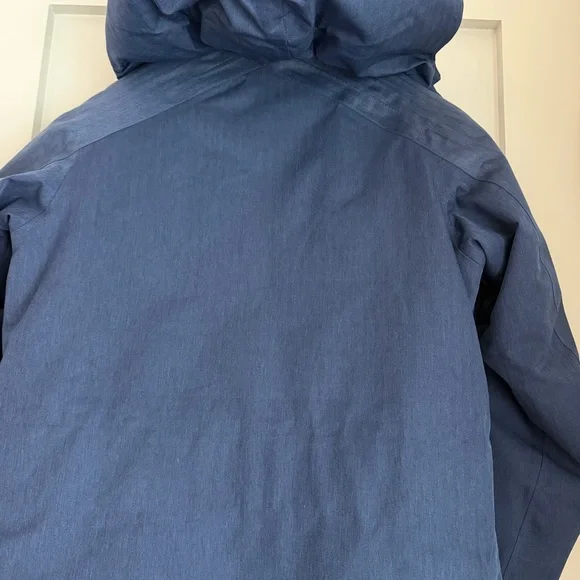 Helly Hansen women’s young adults winter parka like new - Picture 9 of 9